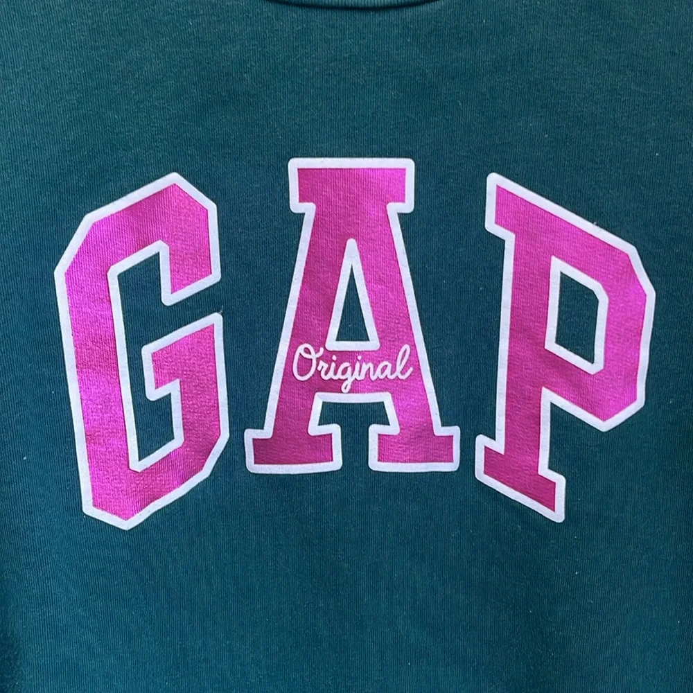 GAP Crewneck Sweatshirt with Pink‎ Logo